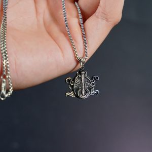 PREMIUM Silver 950 Baldur's Gate 3 Bard & Fighter Badge Necklace, Unique Silver Pendant, BG3 Inspired Jewelry, RPG Fan Gift, Astarion Badge