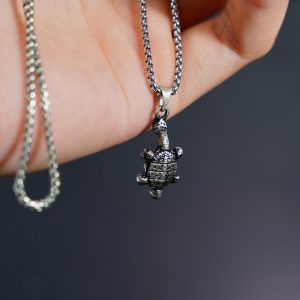 Exclusive El.den Ring - Green T.urtle Talisman Necklace, Silver 950 Handmade  Pendant Inspired by Radagon, Godfrey, Malenia, and the Erdtree